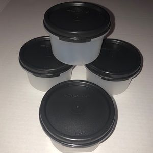 NWT Tupperware Small Round MM Set of 4